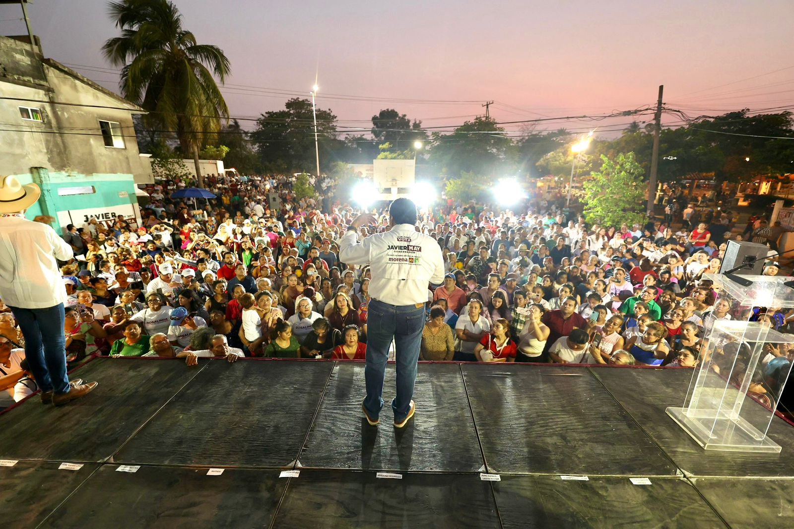 Familias de Centro tendrán certeza jurídica, se regularizarán sus colonias, anuncia Javier May